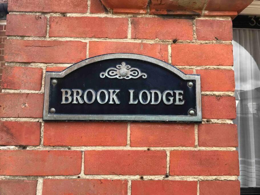 Brook Lodge Garden Flat سوانغه المظهر الخارجي الصورة